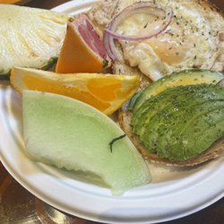 Marché Vieux Montréal - Egg avocado toast