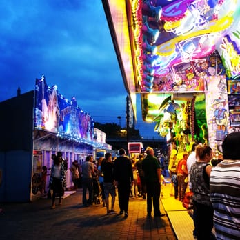 Foire du Midi - Neon colors everywhere! - Amusement Parks Near Me - Brussels, BRU
