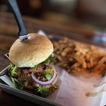 Krootz Brewing Company - Burger - Brewpubs Near Me - Gainesville, Texas
