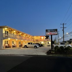 Islander Motel - Outside