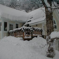 Mountain Valley Retreat - It's snowing