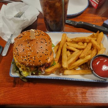 Red Lobster - Bacon burger with fries - Seafood Near Me - Valencia, California Red Lobster - Bacon burger with fries - Seafood Near Me - Valencia, California