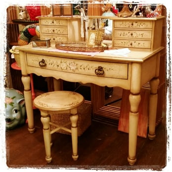 The Looking Glass - Antiques Near Me - Jacksonville, Florida