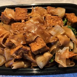 Siam Thai Asian Cuisine - Drunken Noodles with Tofu