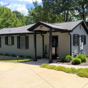 Pinnacle Home Improvements - Siding transformation done by Pinnacle Home Improvements. - Roofing Near Me - Chattanooga, Tennessee Pinnacle Home Improvements - Siding transformation done by Pinnacle Home Improvements. - Roofing Near Me - Chattanooga, Tennessee