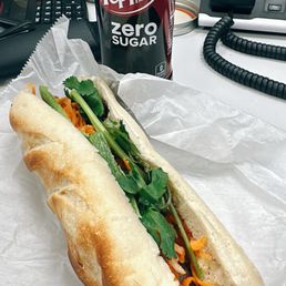 S03. Bánh mì Heo nướng - Grilled pork