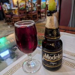Los Mariachis - Sangria and negro modelo