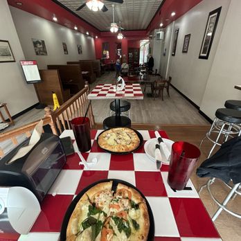 Pizza Forum - Interior - Italian Near Me - Kendallville, Indiana Pizza Forum - Interior - Italian Near Me - Kendallville, Indiana
