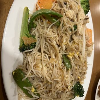 Red Envelope - Chicken vermicelli - Vietnamese Near Me - Bath, Maine