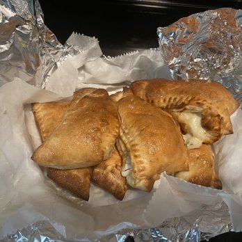 Teddy's Pizza - Cheesy garlic bread!!!!! Has a garlic butter on top and smells soooooo good! - Chicken Wings Near Me - Charlotte, North Carolina Teddy's Pizza - Cheesy garlic bread!!!!! Has a garlic butter on top and smells soooooo good! - Chicken Wings Near Me - Charlotte, North Carolina