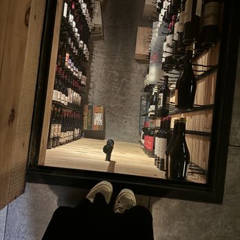 R40 - Wine cellar by the bathroom! - Argentine Near Me - Long Island City, New York R40 - Wine cellar by the bathroom! - Argentine Near Me - Long Island City, New York