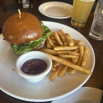 MoMo's - The House Burger - New American Near Me - San Francisco, California MoMo's - The House Burger - New American Near Me - San Francisco, California