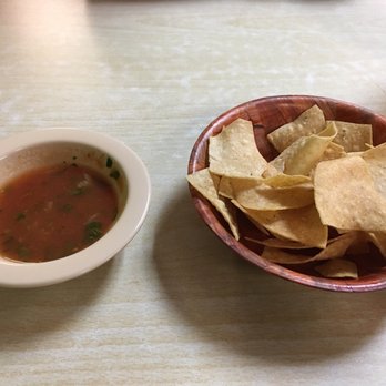 Los Cabos 2 - Chips and salsa while we waited for our food. - Salvadoran Near Me - Bakersfield, California Los Cabos 2 - Chips and salsa while we waited for our food. - Salvadoran Near Me - Bakersfield, California