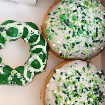 Paris Baguette - Shamrock donut - Bakeries Near Me - Lake Forest, California