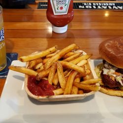 Cagney's Restaurant & Pub - Hot Nashville Chicken Sandwich