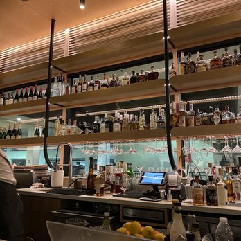 Eleven - Inside - Cocktail Bars Near Me - Honolulu, Hawaii