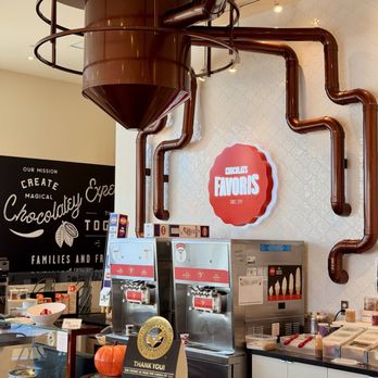 Chocolats Favoris - Ice Cream & Frozen Yogurt Near Me - Kanata, Ontario
