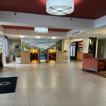 La Quinta Inn & Suites - Hotels Near Me - Summersville, West Virginia