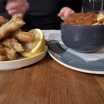 Carpenters Arms - Fish bites and loaded chips - Pubs Near Me - Windsor, WNM