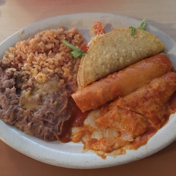 Alfredo's Restaurant - Two cheese enchiladas, a beef taco, with rice and beans - Mexican Near Me - Pecos, Texas