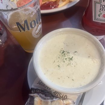 Beantown Pub - Clam chowder - Pubs Near Me - Boston, Massachusetts