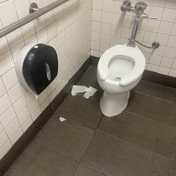 Carl's Jr - Dirty bathroom - Fast Food Near Me - La Quinta, California