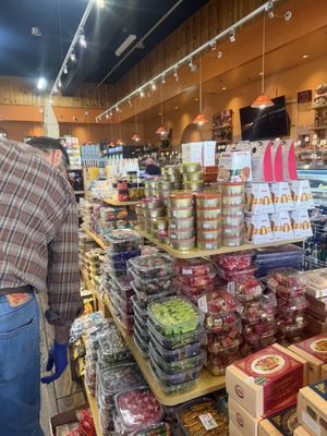 New World Market by null