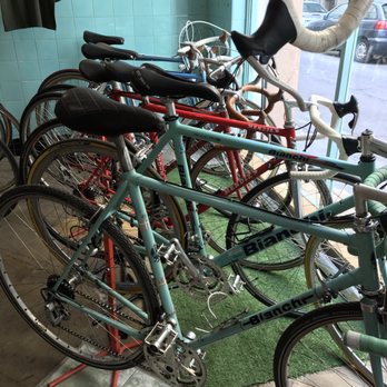 Veni Vidi Bici - Look for bikes in the storefront window. - Tours Near Me - Barcelona, B