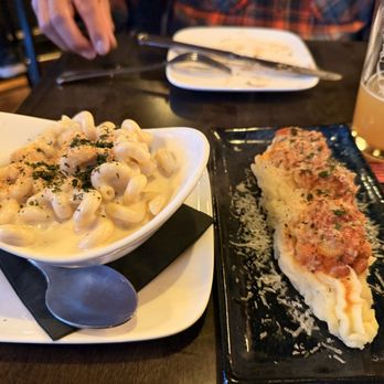 The Grove - Mac n Cheese and Chicken meatballs over mashed potatoes - Happy Hour - Cocktail Bars Near Me - Penngrove, California