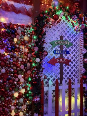 Frosty's Christmas Bar - Los Angeles by null