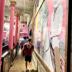 Voodoo Doughnut - Inside