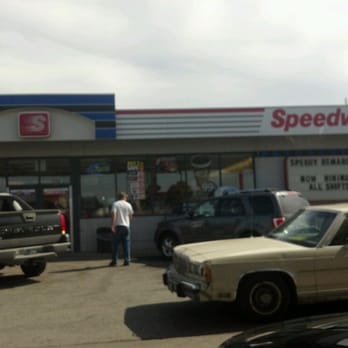 Speedway - cars parked in front of a speedway - Gas Stations Near Me - Terre Haute, Indiana