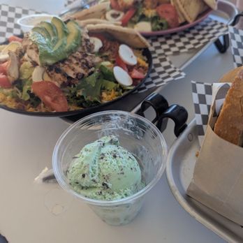 Frisco's Carhops - Mint ice cream - American Near Me - Whittier, California