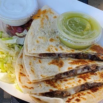 El Camaleon Mobile Kitchen - Steak quesadilla - Food Trucks Near Me - San Jose, California El Camaleon Mobile Kitchen - Steak quesadilla - Food Trucks Near Me - San Jose, California