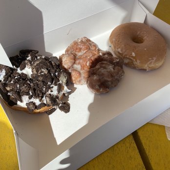 Sundae Donuts Montauk - Decent - Bakeries Near Me - Montauk, New York