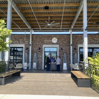 Arts & Central - Outdoor Patio - American Near Me - Sarasota, Florida