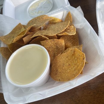 El Senor de los Tacos - Nachos and big cup of queso - Mexican Near Me - Tampa, Florida El Senor de los Tacos - Nachos and big cup of queso - Mexican Near Me - Tampa, Florida