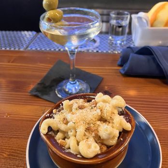 Citizen Capitol Craft House - Happy Hour Mac n cheese and Vodka Martini @only1christinelu - New American Near Me - Sacramento, California Citizen Capitol Craft House - Happy Hour Mac n cheese and Vodka Martini @only1christinelu - New American Near Me - Sacramento, California