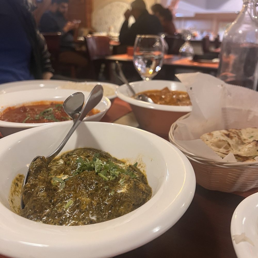 Aangara Indian Cuisine - Chicken Palak - Indian Near Me - Keyport, New Jersey