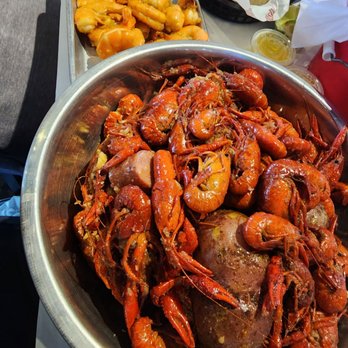Crawfish Cafe - 4lbs crawfish with sausage and potatoes, 1lb shrimp. - Seafood Near Me - Houston, Texas