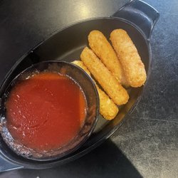 Mojo's Pub -N- Grill - Mozzarella Sticks