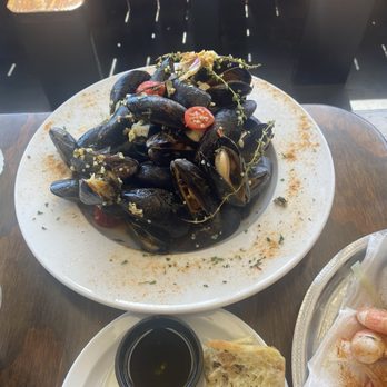 Middleton Tavern - Steamed Mussels - Seafood Near Me - Annapolis, Maryland