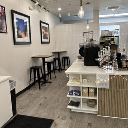 Mochas & Javas - HEB Plus - Inside seating
