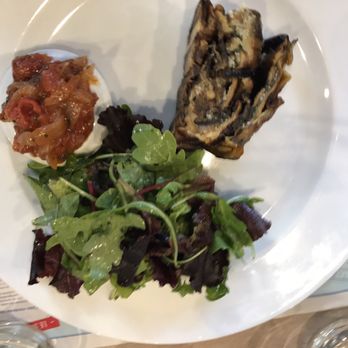 Le Petit Chaudron - Entree of delicious eggplant, salad, and roasted tomato - French Near Me - Avignon, 84