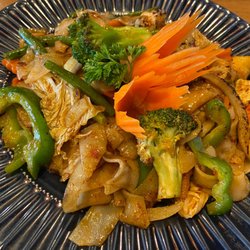 Mango Tree Bistro - Vegetarian Drunken Noodle