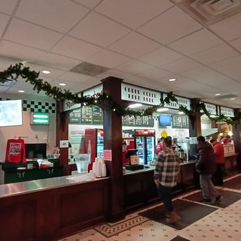 Ricobene's - Counter service. Pizza on far right, sandwiches and entrees on left. - Italian Near Me - Chicago, Illinois