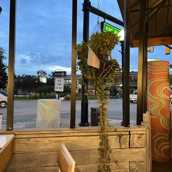 COMO's Restaurant - More great views. Check out the pizza painted on the box outside. Very cool! - Pizza Near Me - Ferndale, Michigan COMO's Restaurant - More great views. Check out the pizza painted on the box outside. Very cool! - Pizza Near Me - Ferndale, Michigan
