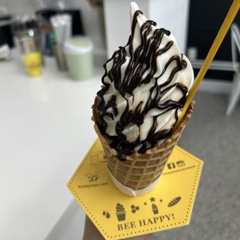 Honeymee - Vanilla with chocolate syrup. Tasty! - Ice Cream & Frozen Yogurt Near Me - Houston, Texas Honeymee - Vanilla with chocolate syrup. Tasty! - Ice Cream & Frozen Yogurt Near Me - Houston, Texas