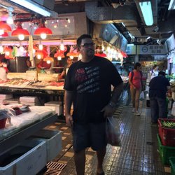 富東萬有街市 - Walking around the slippery floors taking it all in.