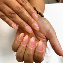 Ombre airbrush nails... Reminds me of pink lemonade...